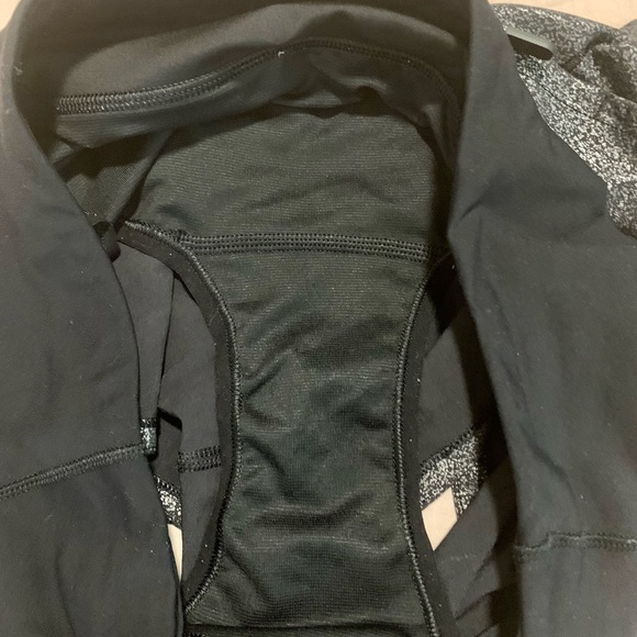 Lululemon speed shorts size 4 with 2.5 inch inseam. - Picture 5 of 5